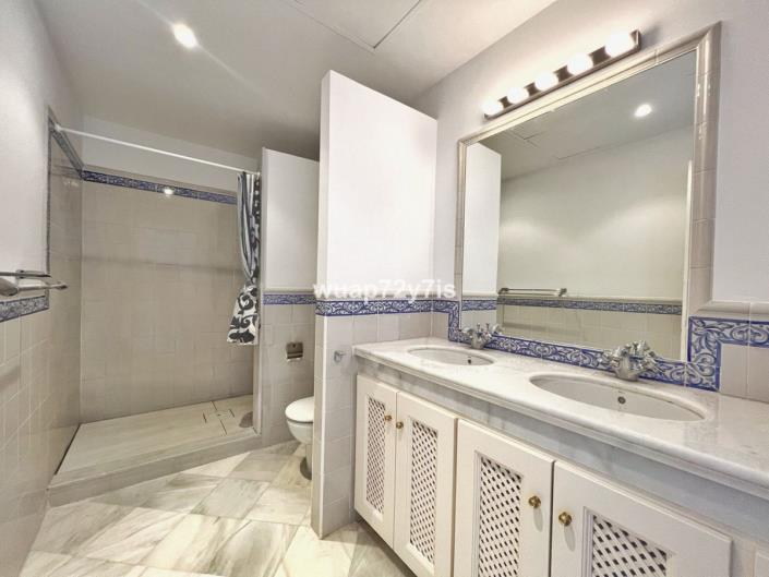 Image No.28-3 Bed Semi-Detached for sale