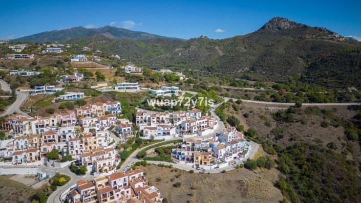 Image No.36-3 Bed Semi-Detached for sale