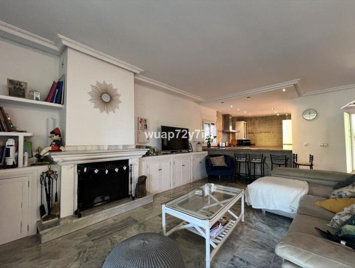 Image No.3-6 Bed Townhouse for sale