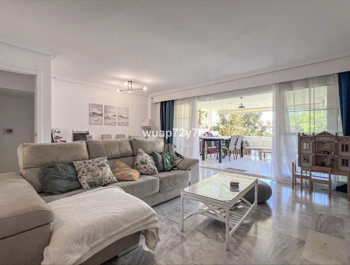 Image No.4-6 Bed Townhouse for sale