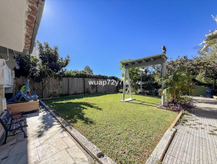 Image No.8-6 Bed Townhouse for sale