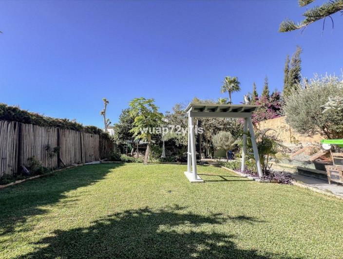 Image No.9-6 Bed Townhouse for sale