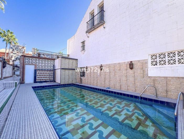 Image No.10-6 Bed Townhouse for sale