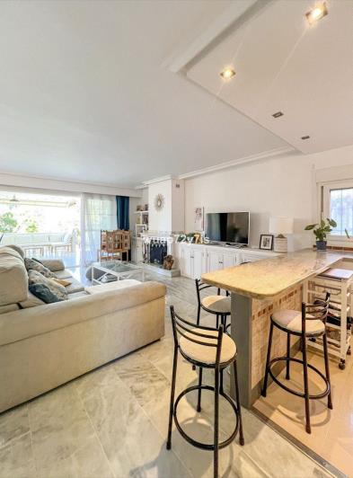 Image No.13-6 Bed Townhouse for sale