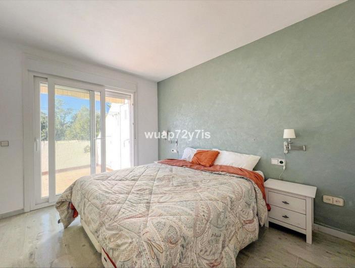 Image No.16-6 Bed Townhouse for sale