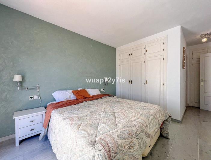 Image No.17-6 Bed Townhouse for sale