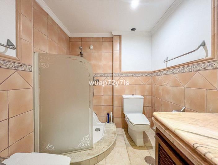 Image No.18-6 Bed Townhouse for sale