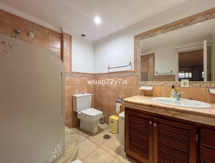 Image No.19-6 Bed Townhouse for sale