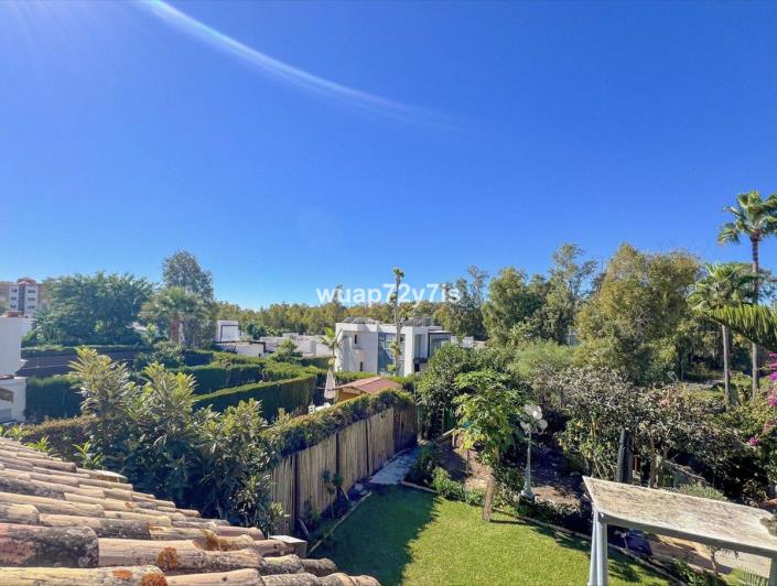 Image No.21-6 Bed Townhouse for sale