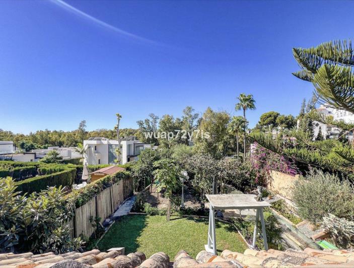 Image No.22-6 Bed Townhouse for sale