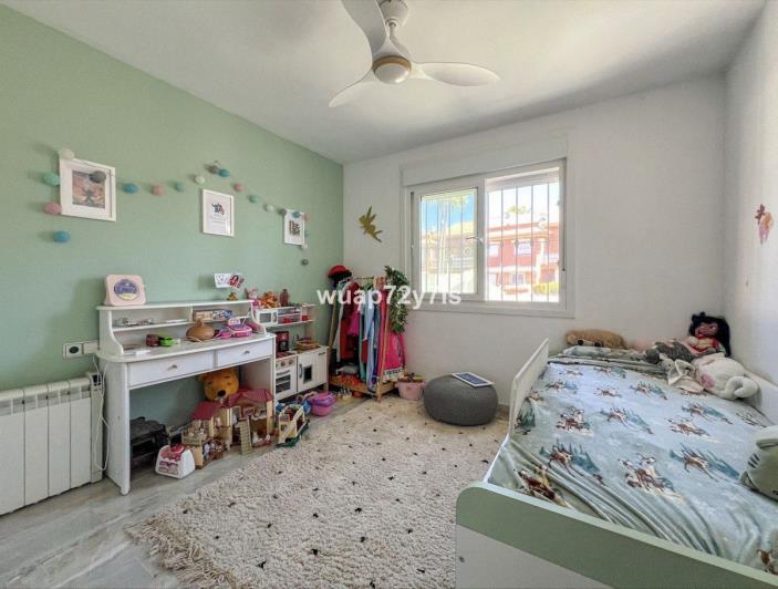 Image No.24-6 Bed Townhouse for sale