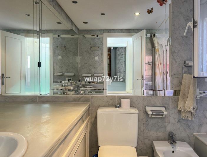 Image No.25-6 Bed Townhouse for sale