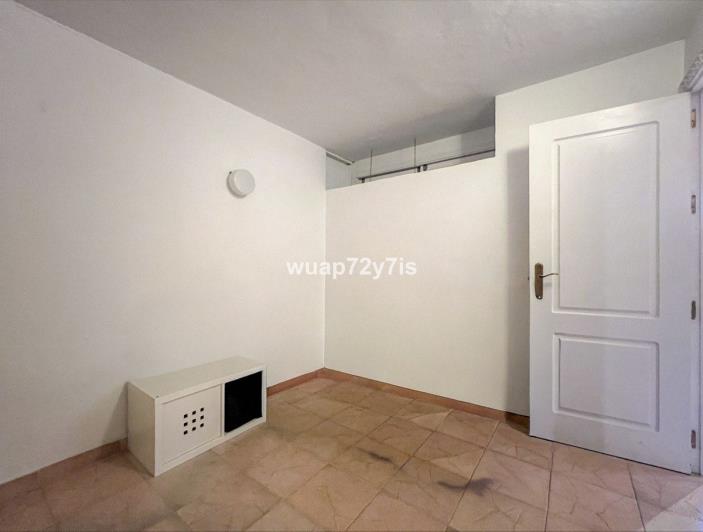 Image No.27-6 Bed Townhouse for sale