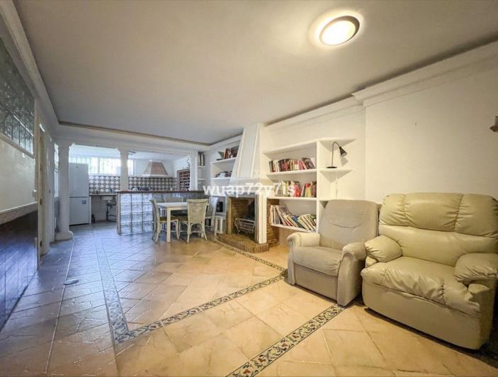 Image No.29-6 Bed Townhouse for sale