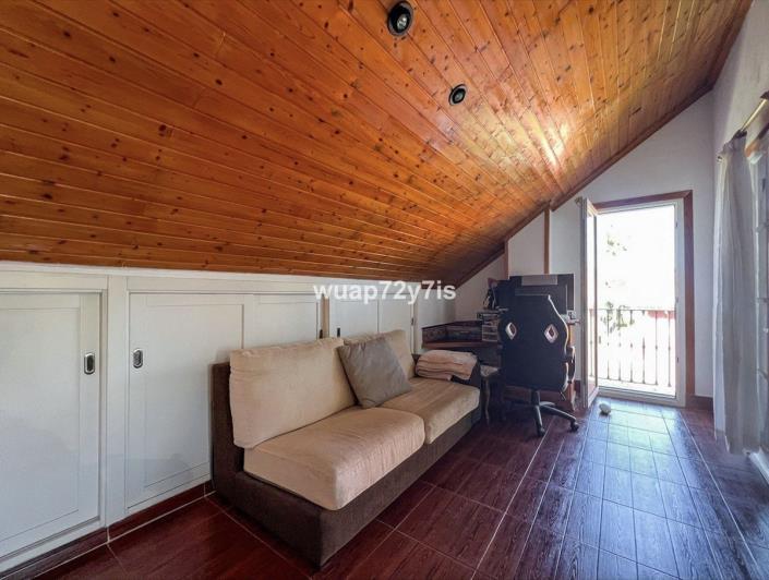 Image No.31-6 Bed Townhouse for sale