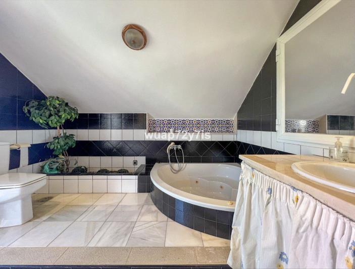 Image No.33-6 Bed Townhouse for sale