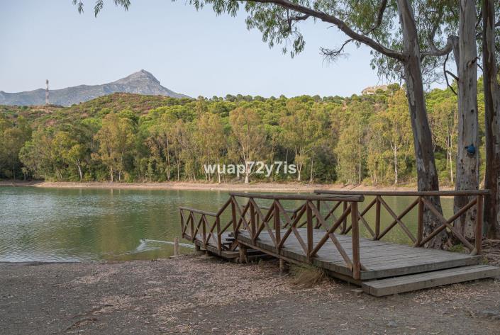 Image No.24-3 Bed Apartment for sale