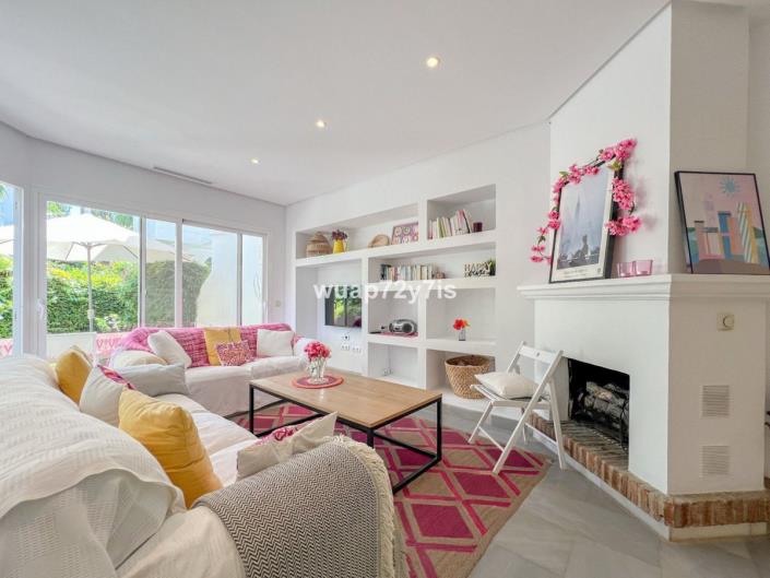 Image No.2-4 Bed Townhouse for sale