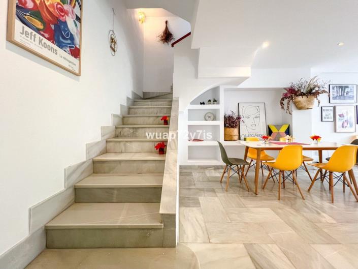 Image No.7-4 Bed Townhouse for sale