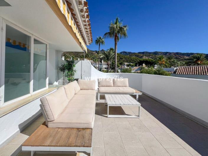 Image No.12-4 Bed Townhouse for sale