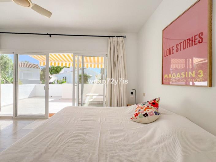 Image No.14-4 Bed Townhouse for sale