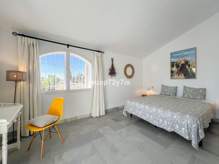 Image No.16-4 Bed Townhouse for sale