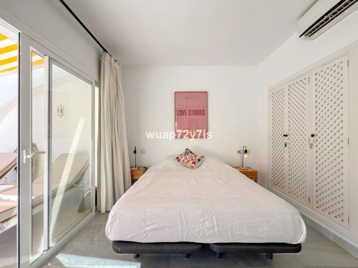 Image No.15-4 Bed Townhouse for sale