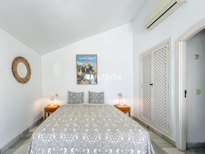 Image No.17-4 Bed Townhouse for sale