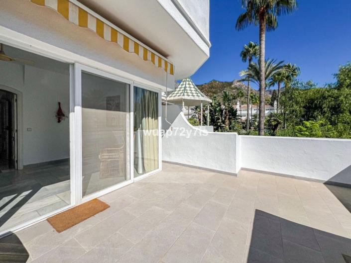 Image No.22-4 Bed Townhouse for sale