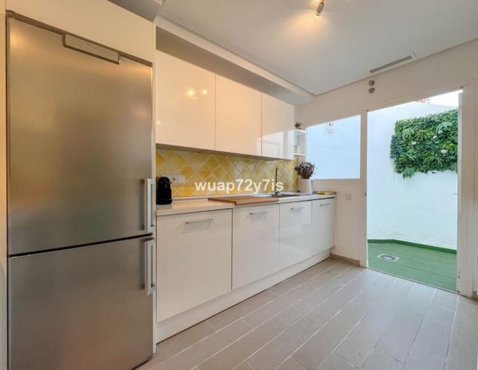 Image No.23-4 Bed Townhouse for sale