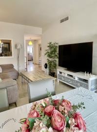 8-e64a9055bba3e77ac8aca3b893cdf826