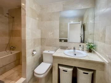 12-53013098fcab6c38b1379cd33298e050