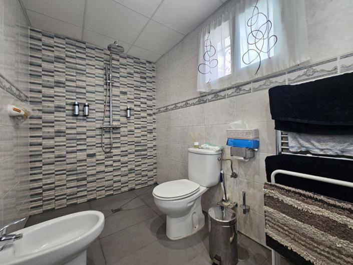 Image No.12-3 Bed Apartment for sale