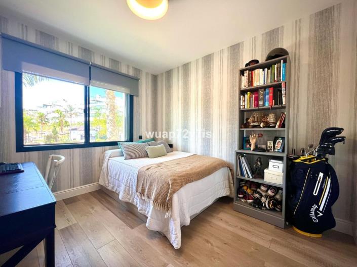 Image No.25-3 Bed Apartment for sale