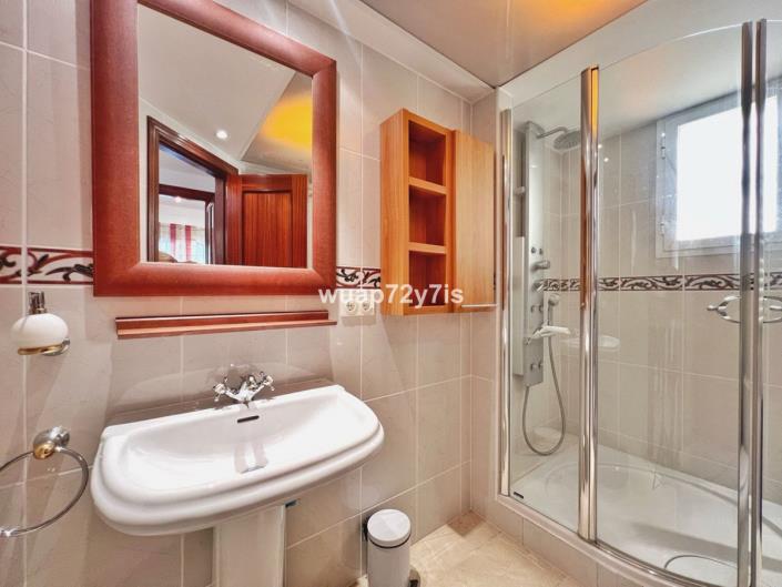 Image No.10-Jumelé de 5 chambres à vendre à Marbella