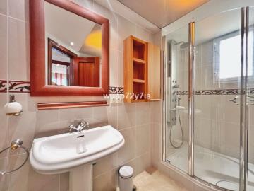 10-bb915d1cb19341576dcdc994b81ab9c5