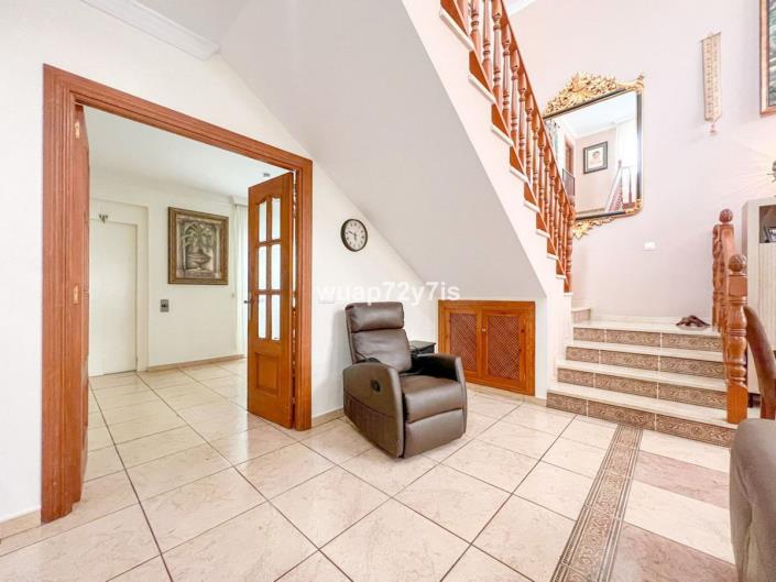 Image No.2-5 Bed Semi-Detached for sale