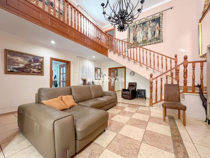 Image No.6-5 Bed Semi-Detached for sale