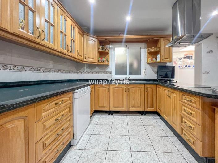 Image No.10-5 Bed Semi-Detached for sale