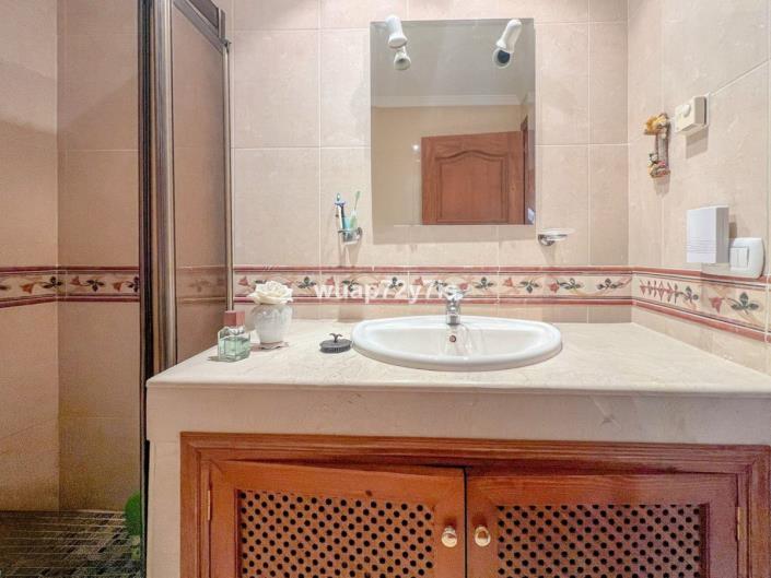 Image No.15-5 Bed Semi-Detached for sale