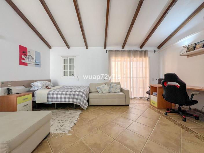 Image No.21-5 Bed Semi-Detached for sale