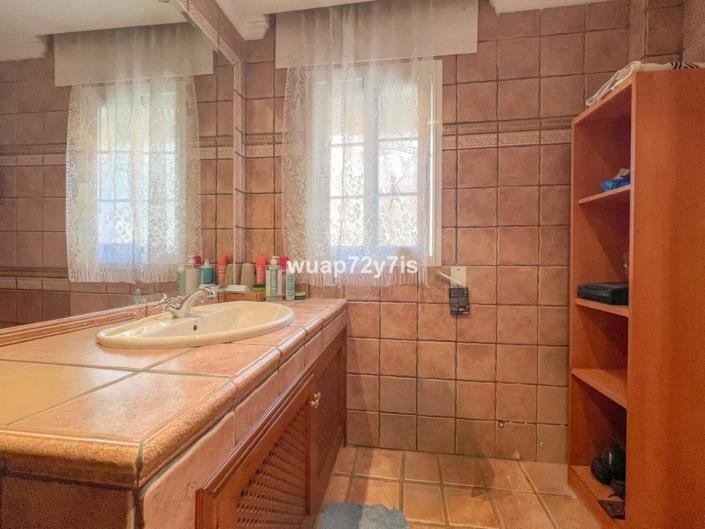 Image No.23-5 Bed Semi-Detached for sale