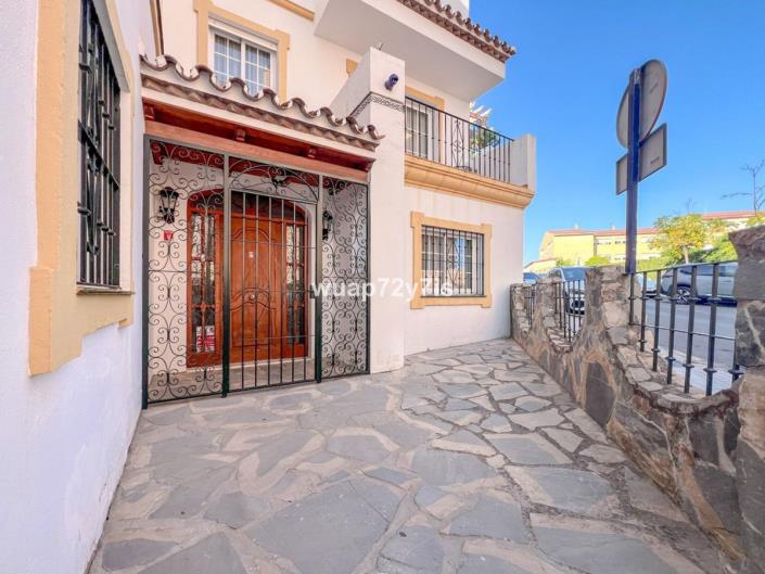 Image No.32-5 Bed Semi-Detached for sale