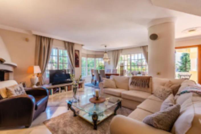 Image No.7-5 Bed Villa / Detached for sale