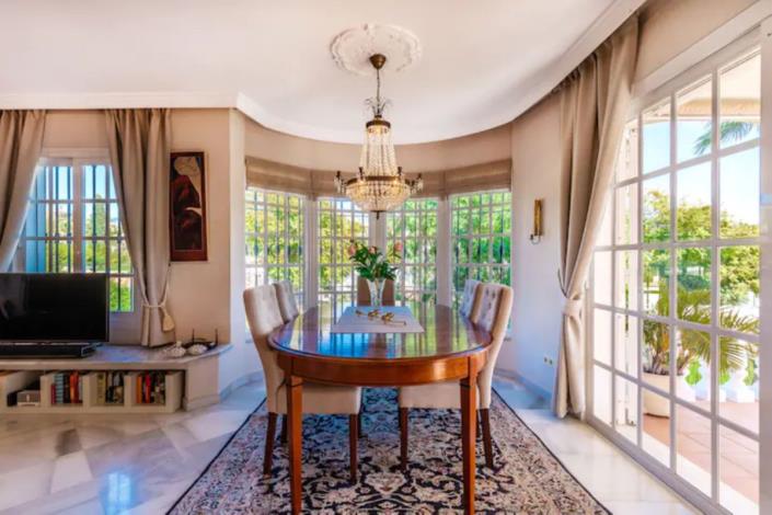 Image No.8-5 Bed Villa / Detached for sale