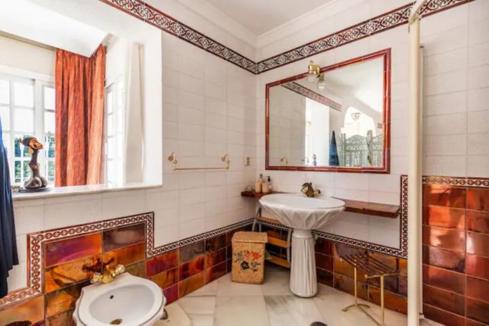 Image No.10-5 Bed Villa / Detached for sale