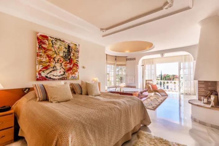 Image No.11-5 Bed Villa / Detached for sale