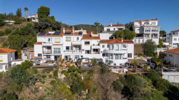 Image No.24-3 Bed Townhouse for sale