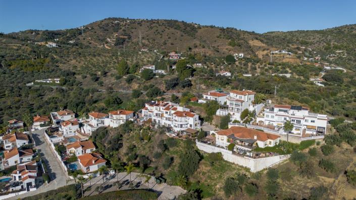 Image No.26-3 Bed Townhouse for sale