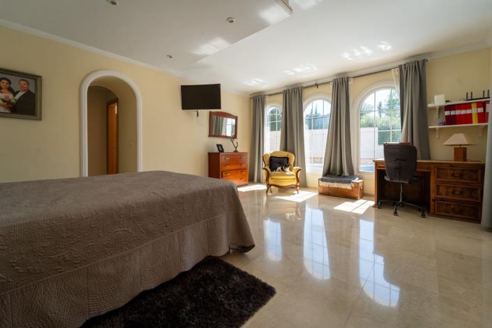 Image No.47-5 Bed Villa for sale